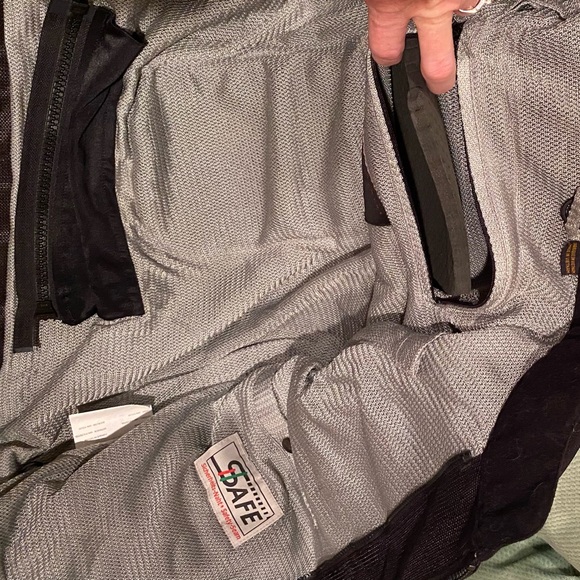 Men’s black First Gear mesh Riding Jacket, like new, with armour. Size large. - Picture 8 of 15